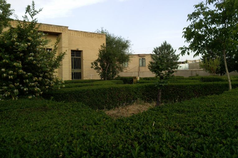 محوطه خواهران